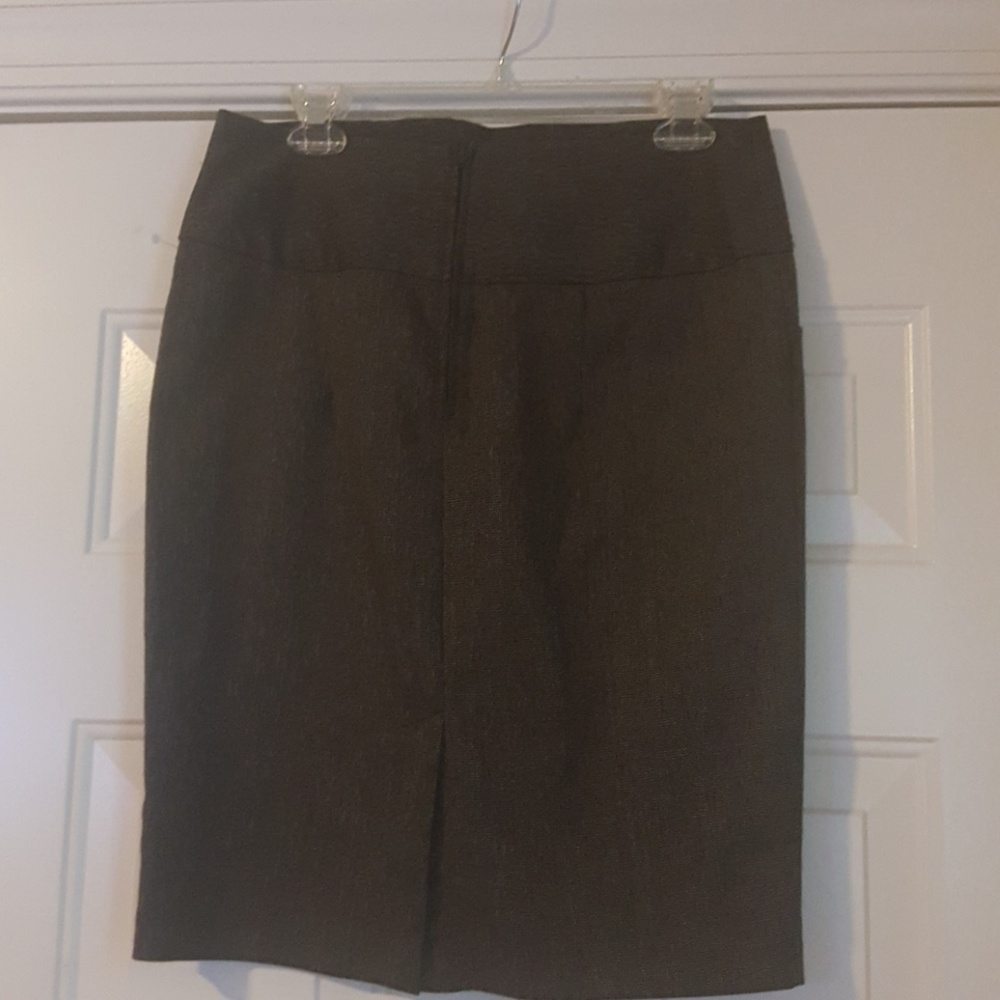 Knee length - Picture 2 of 2